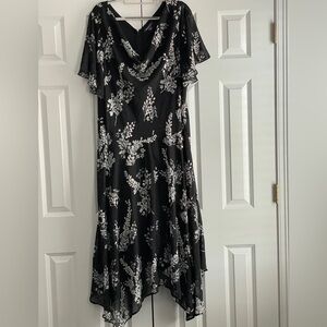 Elegant dress with flutter sleeves to sparkling sequins with a handkerchief  hem